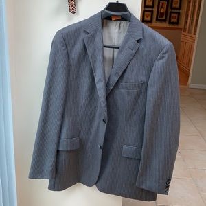 Men’s Grey striped suit in very good condition.no stains or no holes. Non smoker